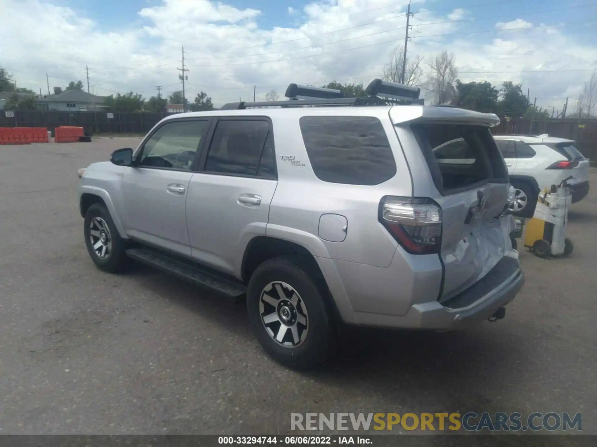 3 Photograph of a damaged car JTERU5JR2M5933974 TOYOTA 4RUNNER 2021