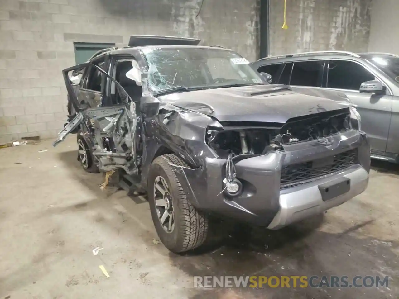 1 Photograph of a damaged car JTERU5JR2M5939077 TOYOTA 4RUNNER 2021