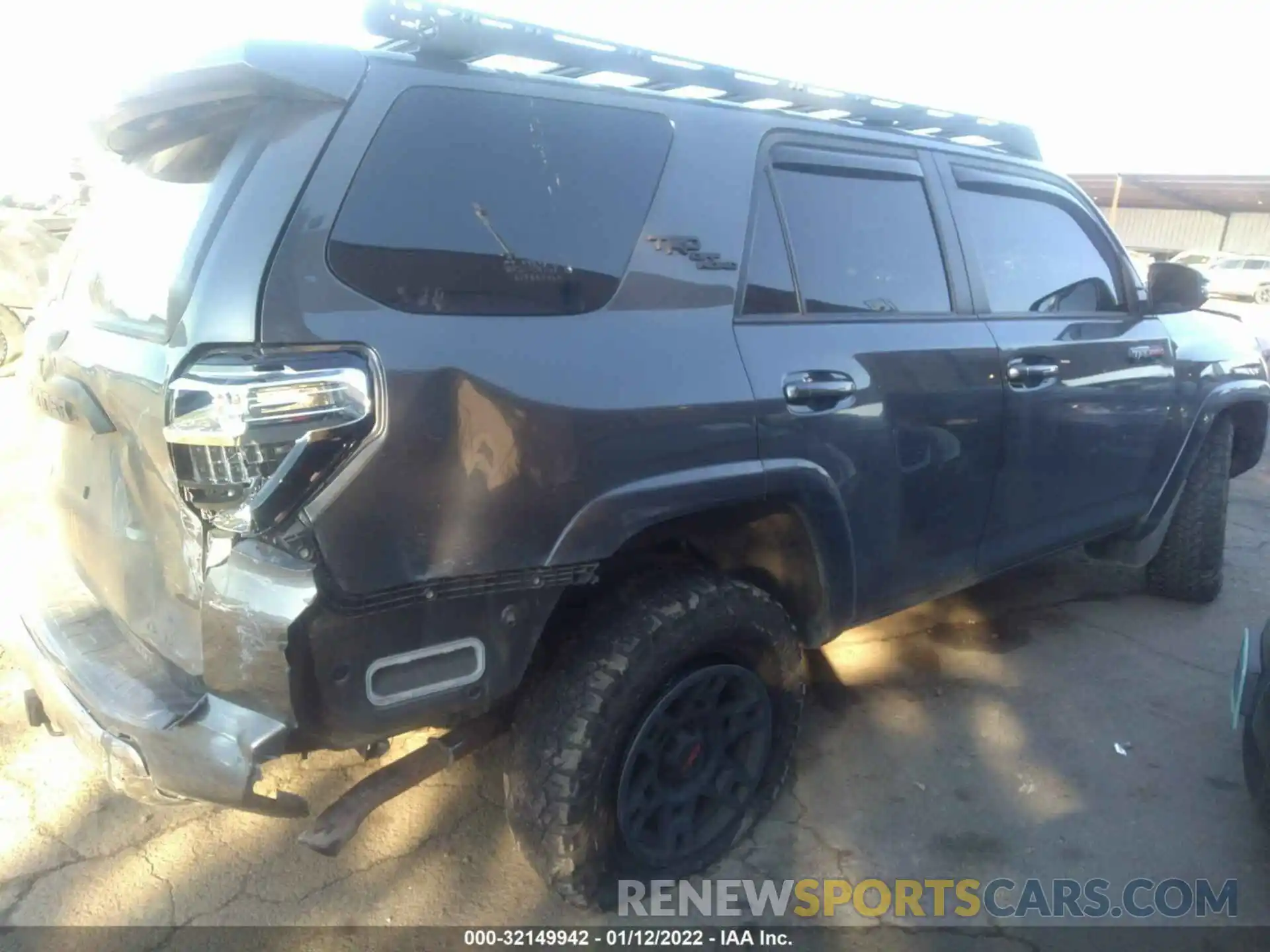 4 Photograph of a damaged car JTERU5JR3M5844091 TOYOTA 4RUNNER 2021