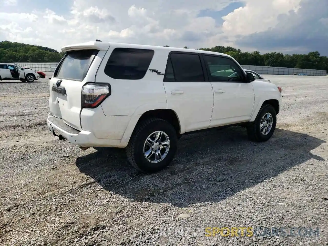 4 Photograph of a damaged car JTERU5JR3M5856127 TOYOTA 4RUNNER 2021