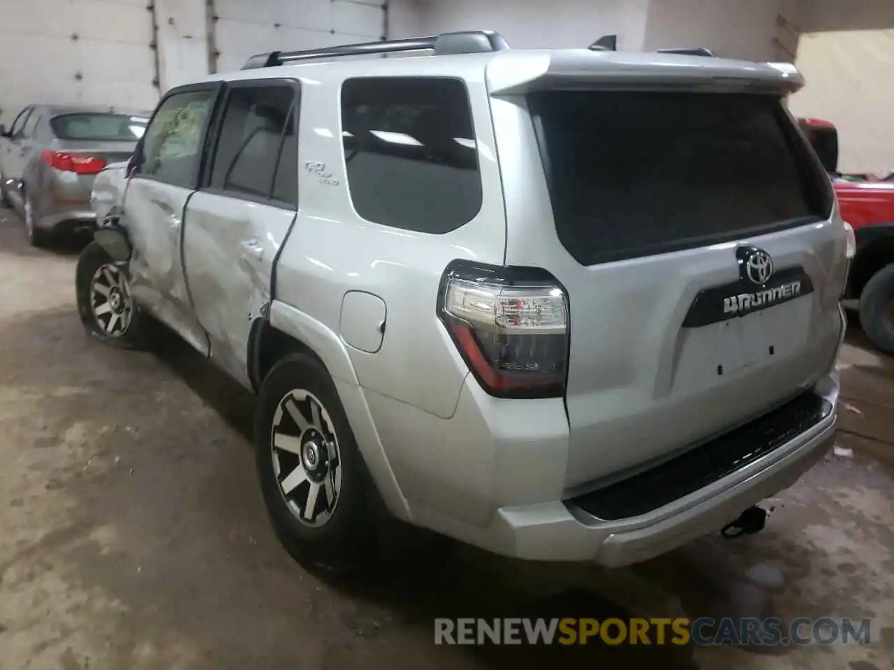 3 Photograph of a damaged car JTERU5JR3M5876183 TOYOTA 4RUNNER 2021