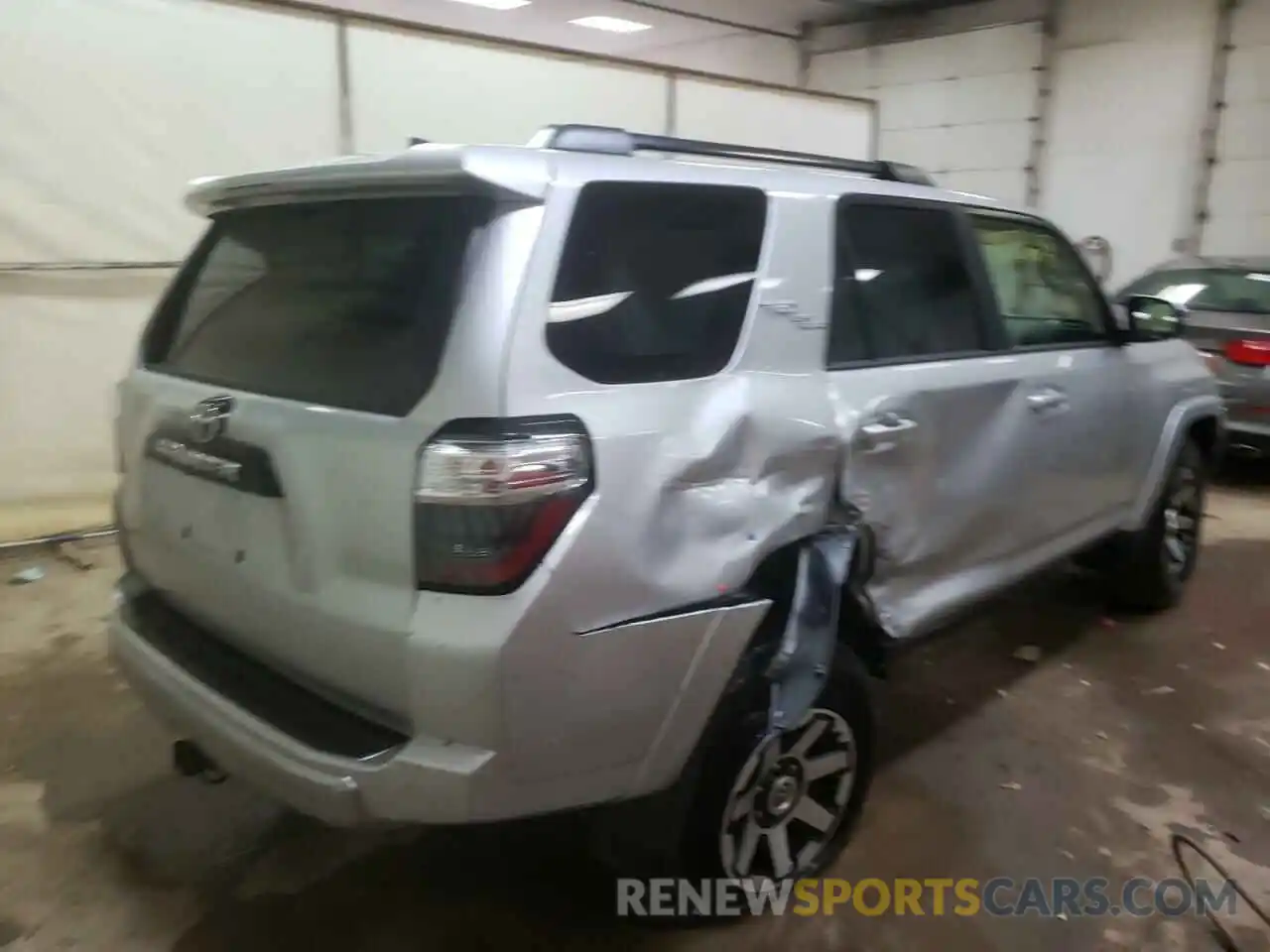 4 Photograph of a damaged car JTERU5JR3M5876183 TOYOTA 4RUNNER 2021