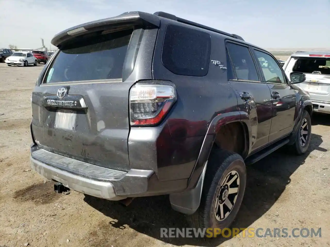 4 Photograph of a damaged car JTERU5JR3M5880282 TOYOTA 4RUNNER 2021