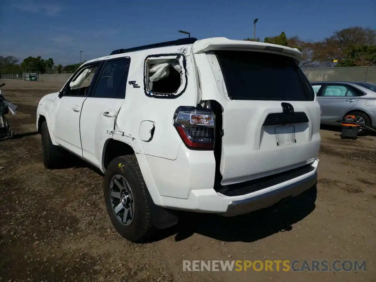 3 Photograph of a damaged car JTERU5JR3M5881917 TOYOTA 4RUNNER 2021