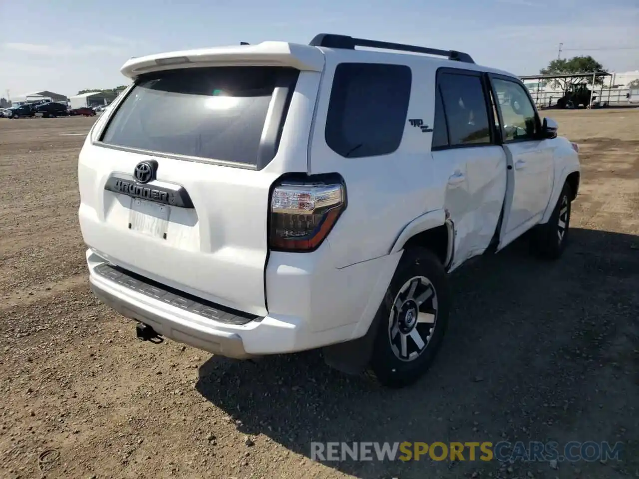 4 Photograph of a damaged car JTERU5JR3M5881917 TOYOTA 4RUNNER 2021