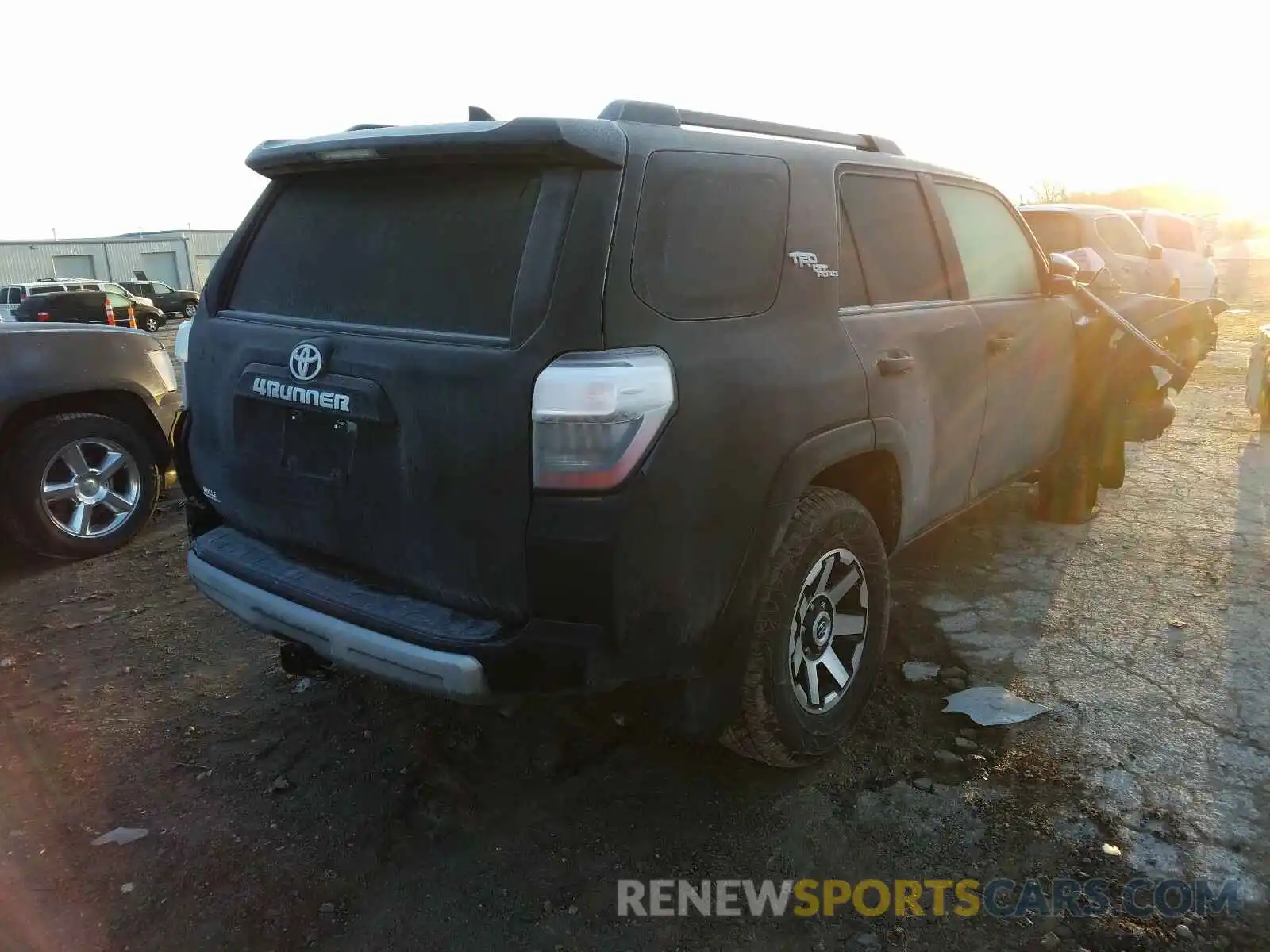 4 Photograph of a damaged car JTERU5JR3M5888883 TOYOTA 4RUNNER 2021