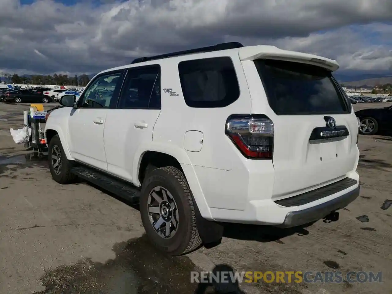 3 Photograph of a damaged car JTERU5JR3M5912695 TOYOTA 4RUNNER 2021