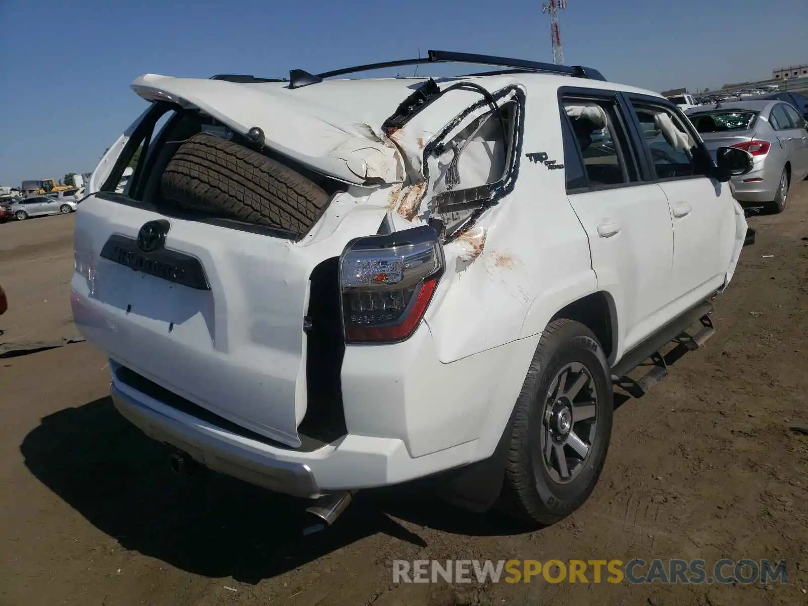 4 Photograph of a damaged car JTERU5JR3M5917248 TOYOTA 4RUNNER 2021