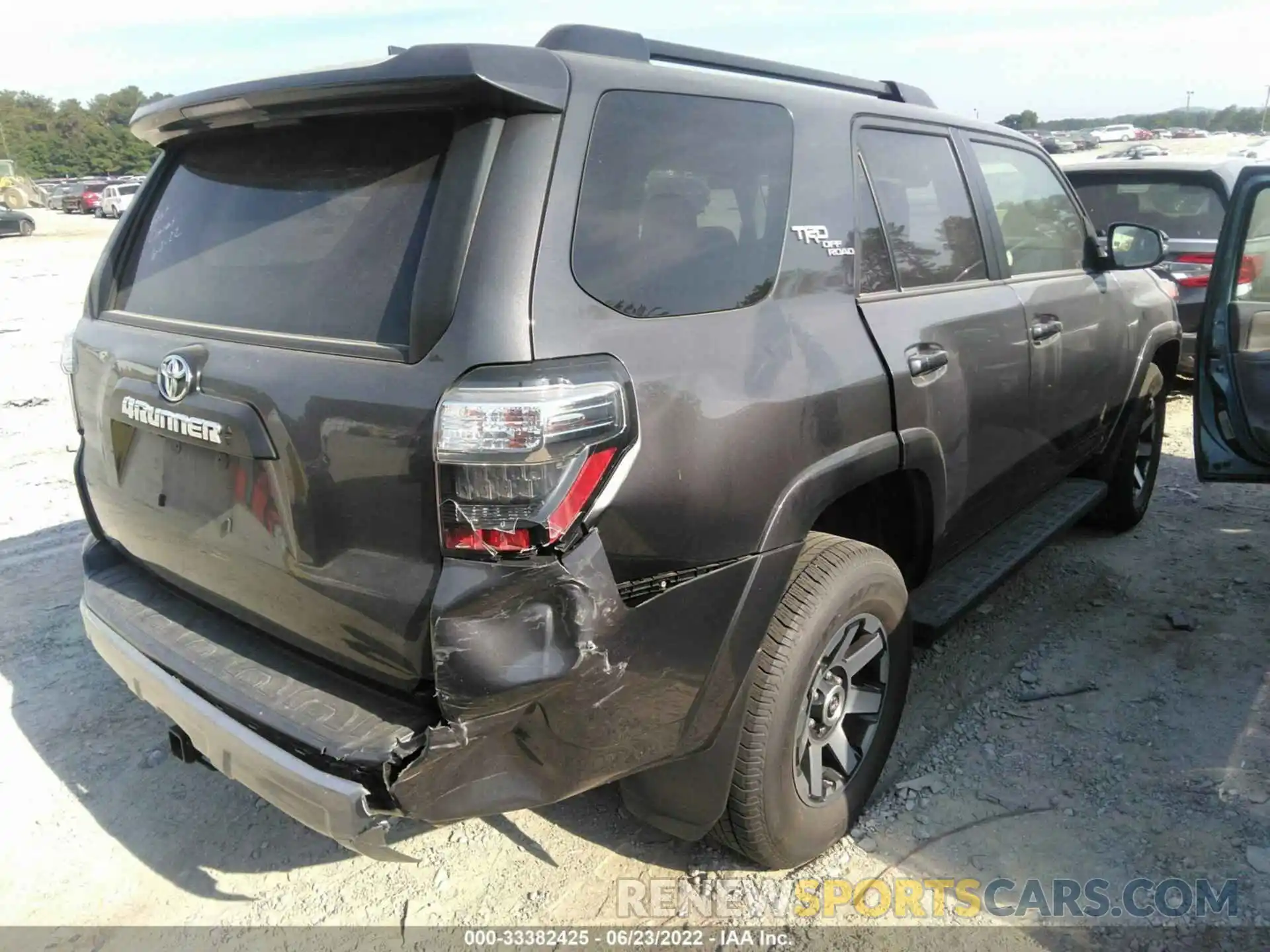 4 Photograph of a damaged car JTERU5JR3M5920716 TOYOTA 4RUNNER 2021