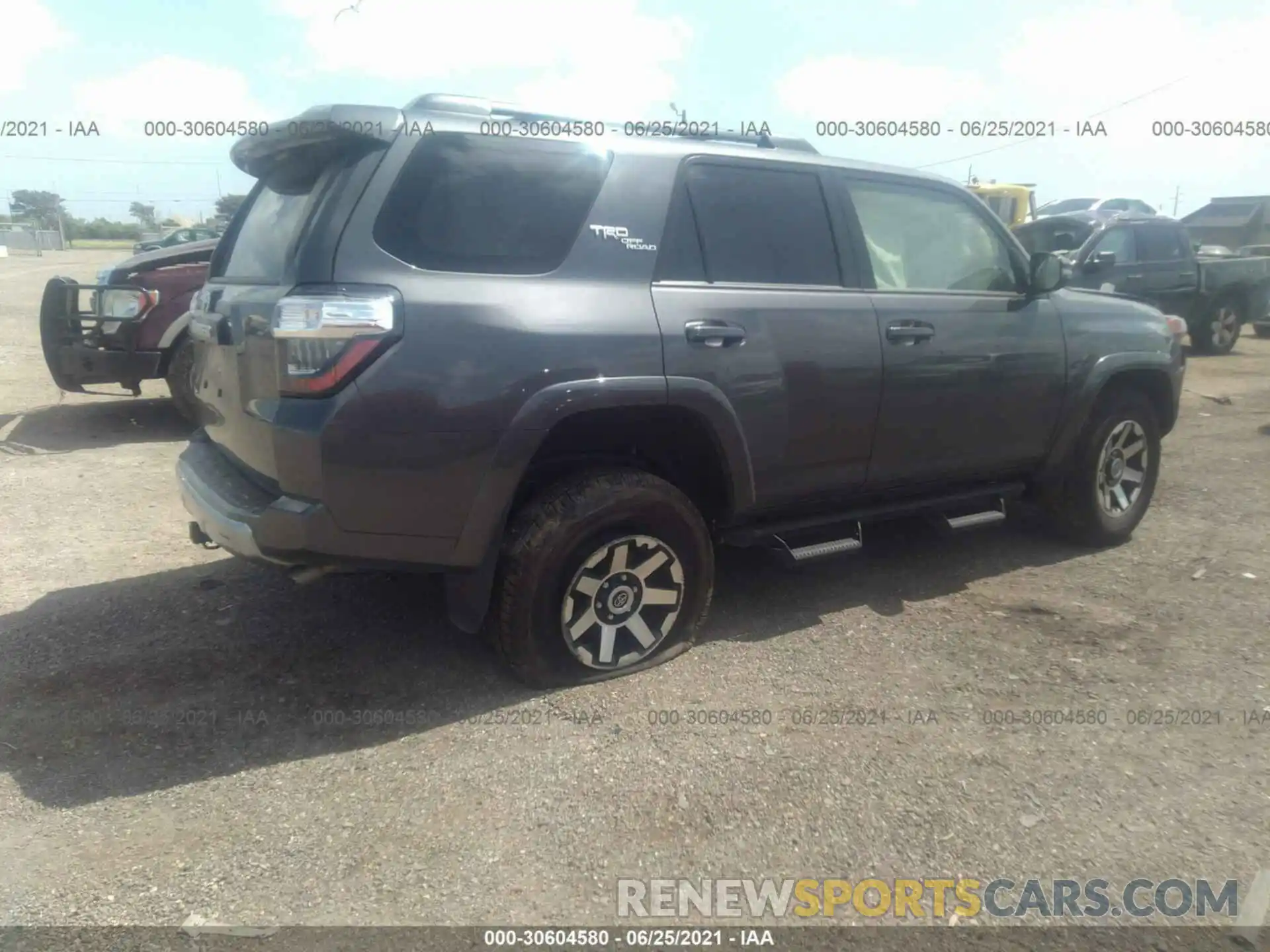 4 Photograph of a damaged car JTERU5JR3M5924362 TOYOTA 4RUNNER 2021