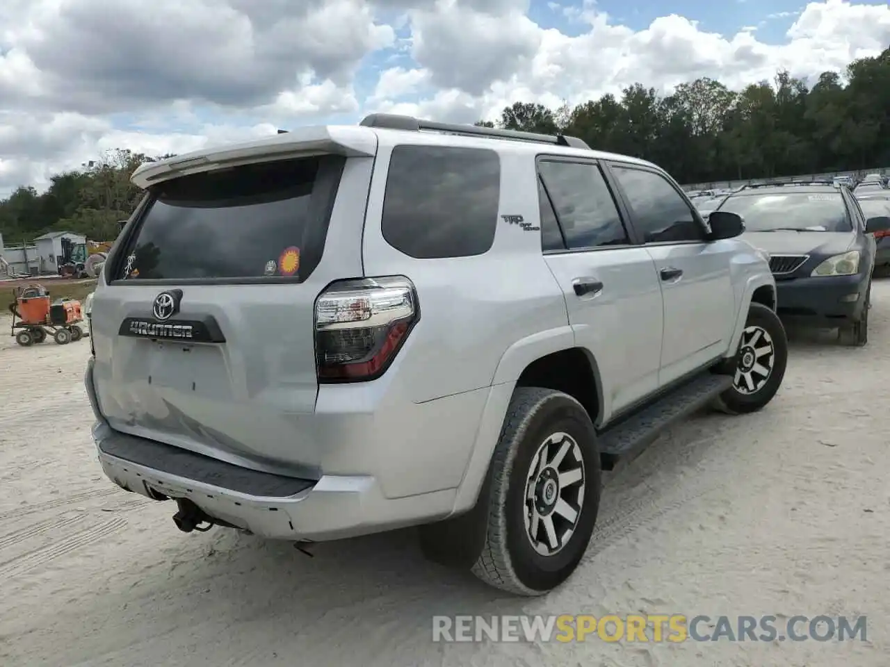 4 Photograph of a damaged car JTERU5JR3M5926290 TOYOTA 4RUNNER 2021