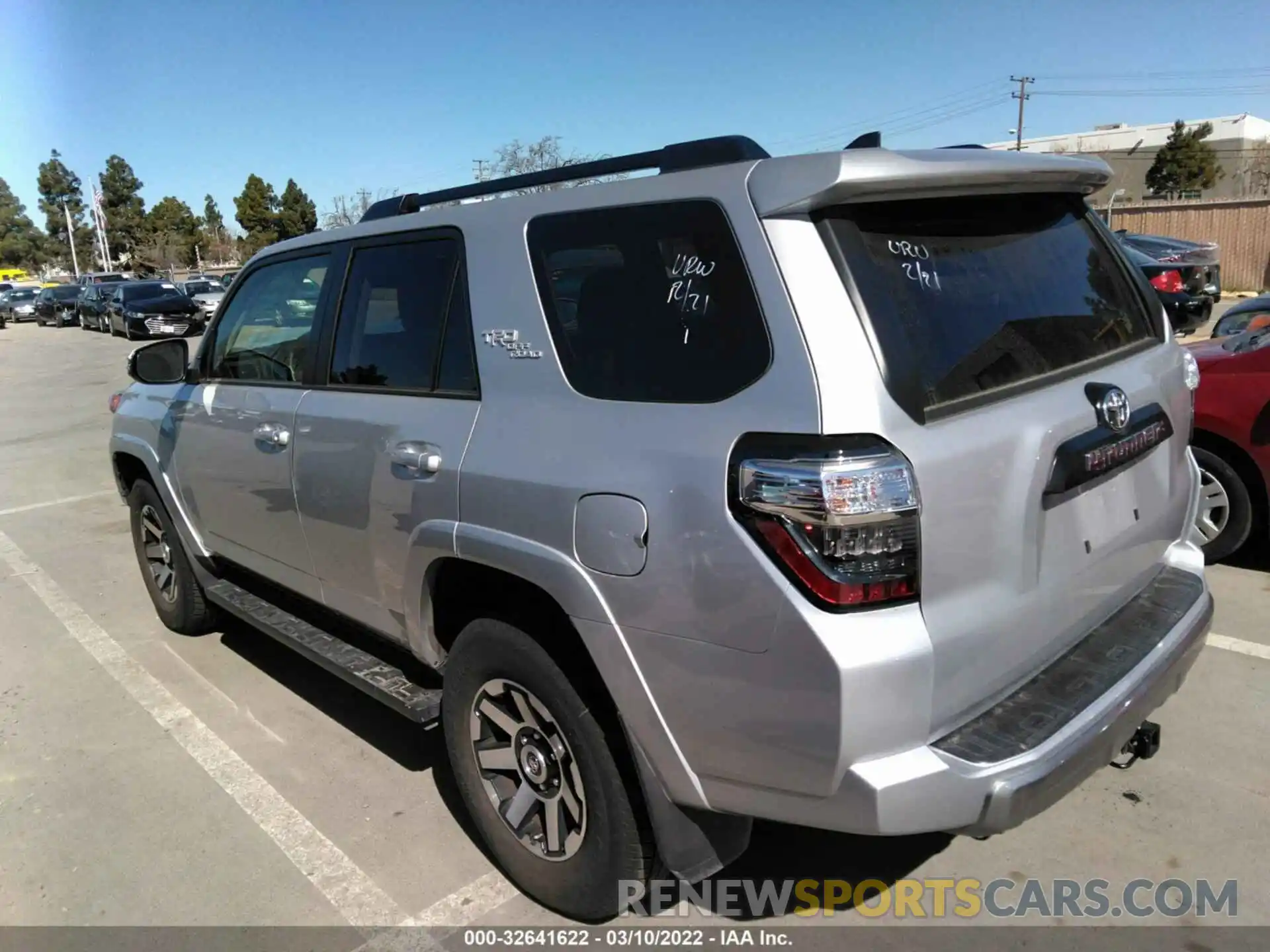 3 Photograph of a damaged car JTERU5JR3M5930856 TOYOTA 4RUNNER 2021