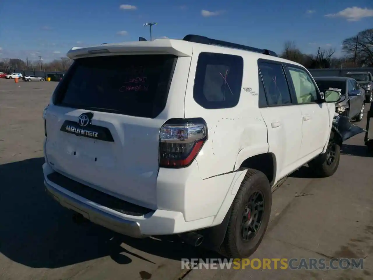 4 Photograph of a damaged car JTERU5JR3M5935863 TOYOTA 4RUNNER 2021