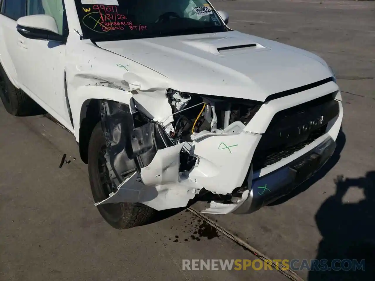 9 Photograph of a damaged car JTERU5JR3M5935863 TOYOTA 4RUNNER 2021