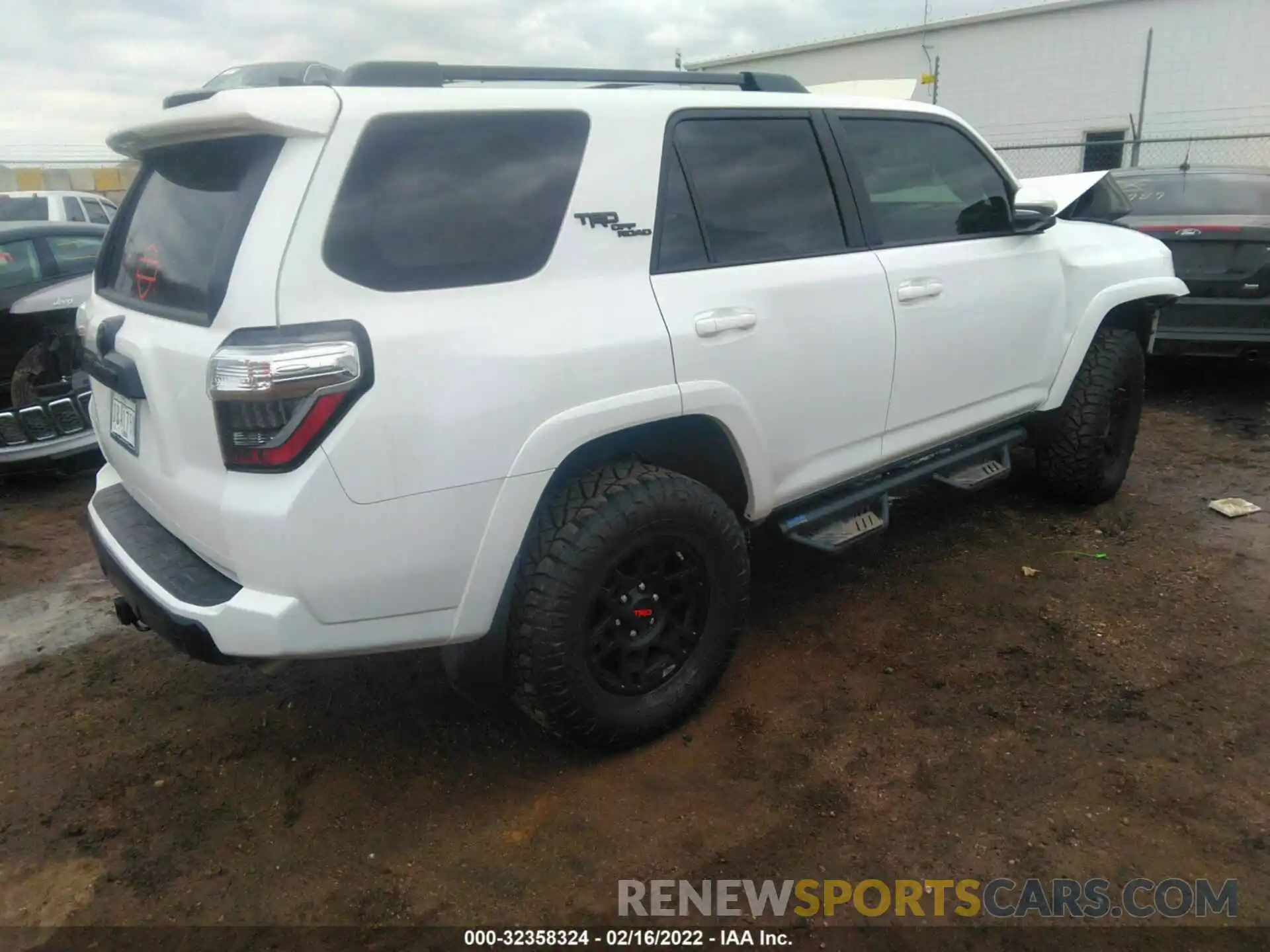 4 Фотография поврежденного автомобиля JTERU5JR4M5864978 TOYOTA 4RUNNER 2021