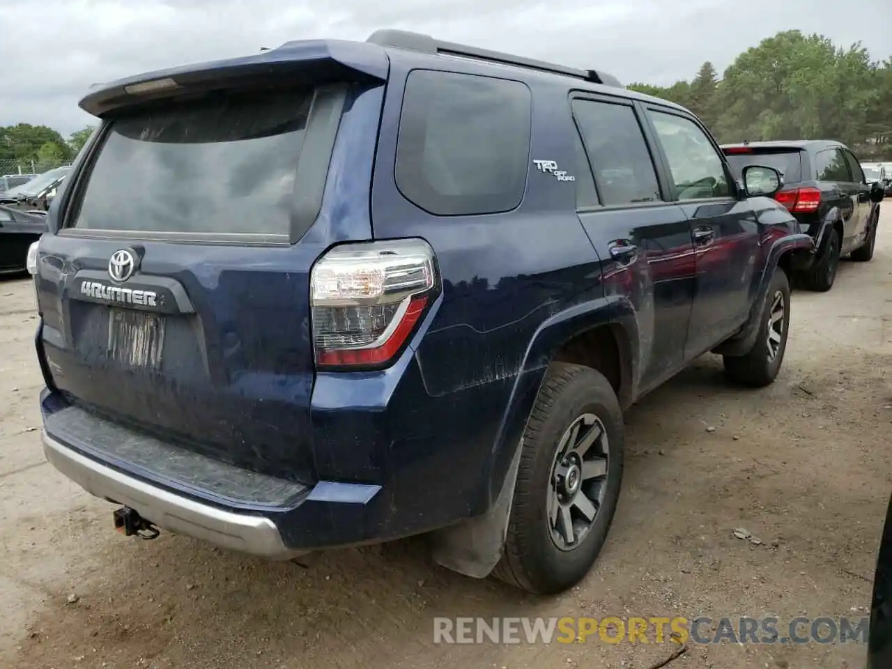 4 Photograph of a damaged car JTERU5JR4M5866763 TOYOTA 4RUNNER 2021