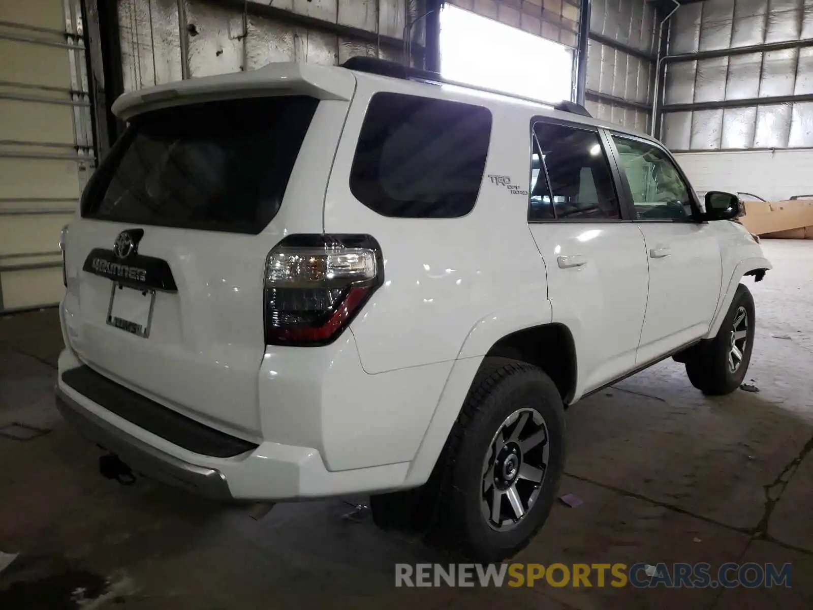 4 Photograph of a damaged car JTERU5JR4M5880663 TOYOTA 4RUNNER 2021