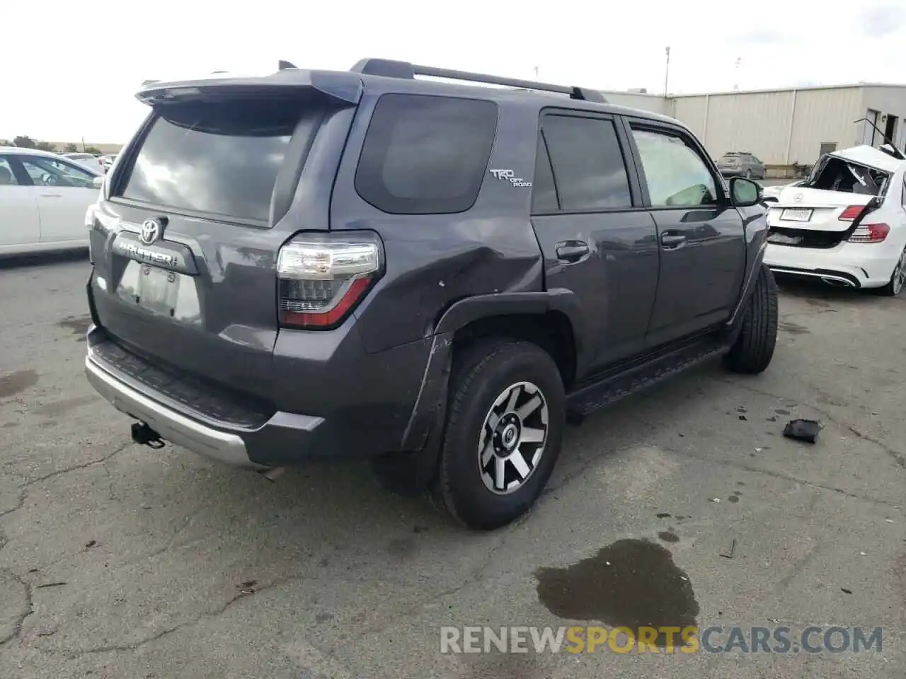 4 Photograph of a damaged car JTERU5JR4M5884065 TOYOTA 4RUNNER 2021