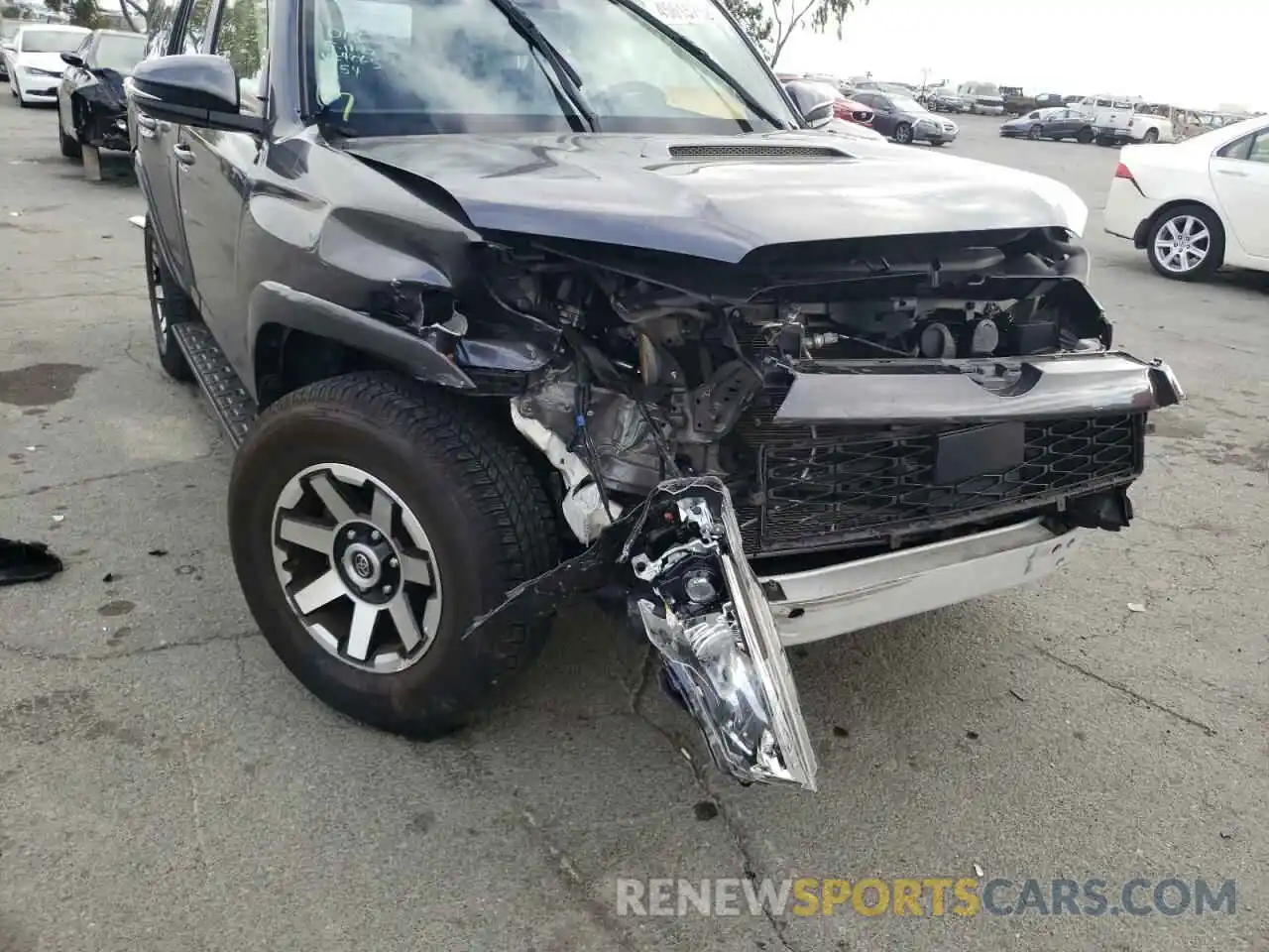 9 Photograph of a damaged car JTERU5JR4M5884065 TOYOTA 4RUNNER 2021