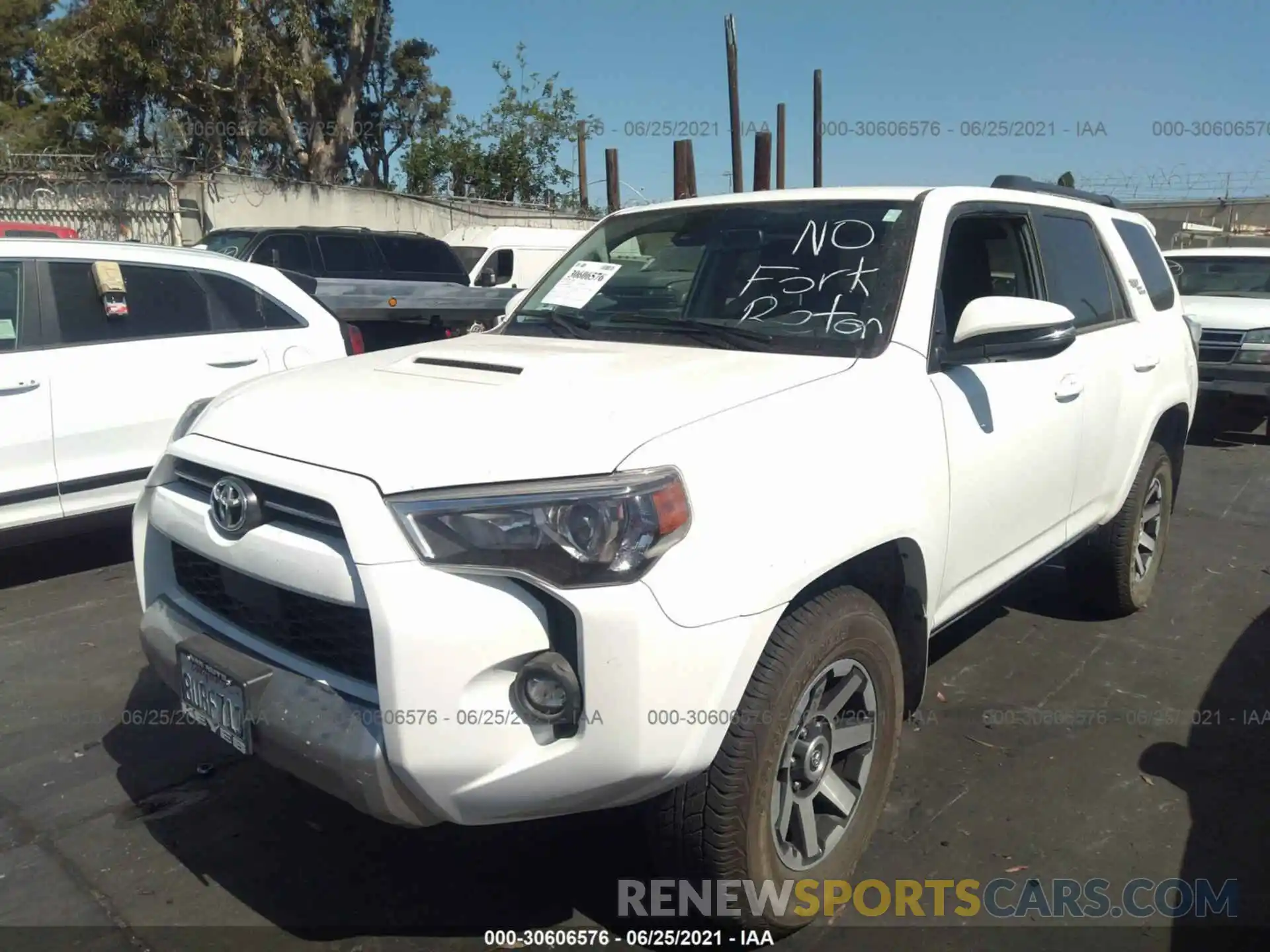 2 Photograph of a damaged car JTERU5JR4M5885510 TOYOTA 4RUNNER 2021