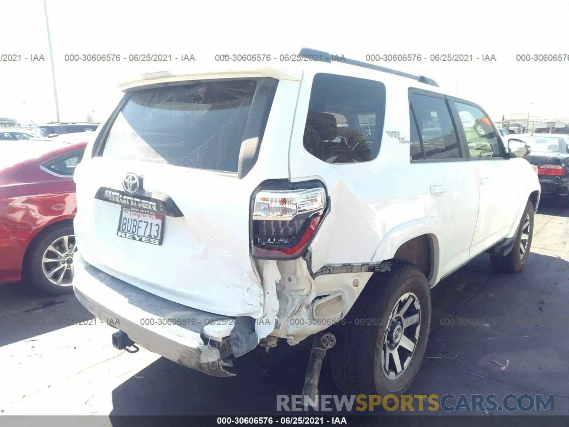 4 Photograph of a damaged car JTERU5JR4M5885510 TOYOTA 4RUNNER 2021