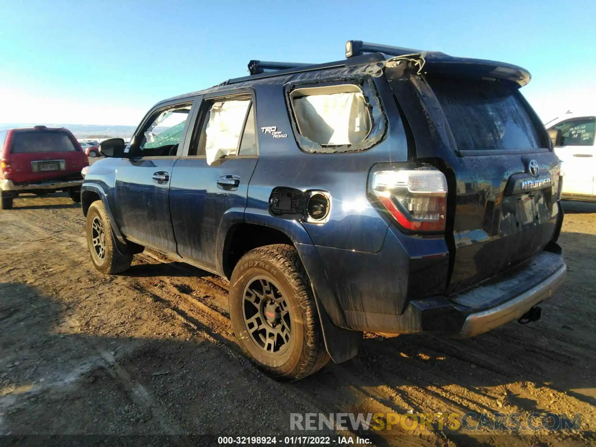 3 Фотография поврежденного автомобиля JTERU5JR4M5943485 TOYOTA 4RUNNER 2021