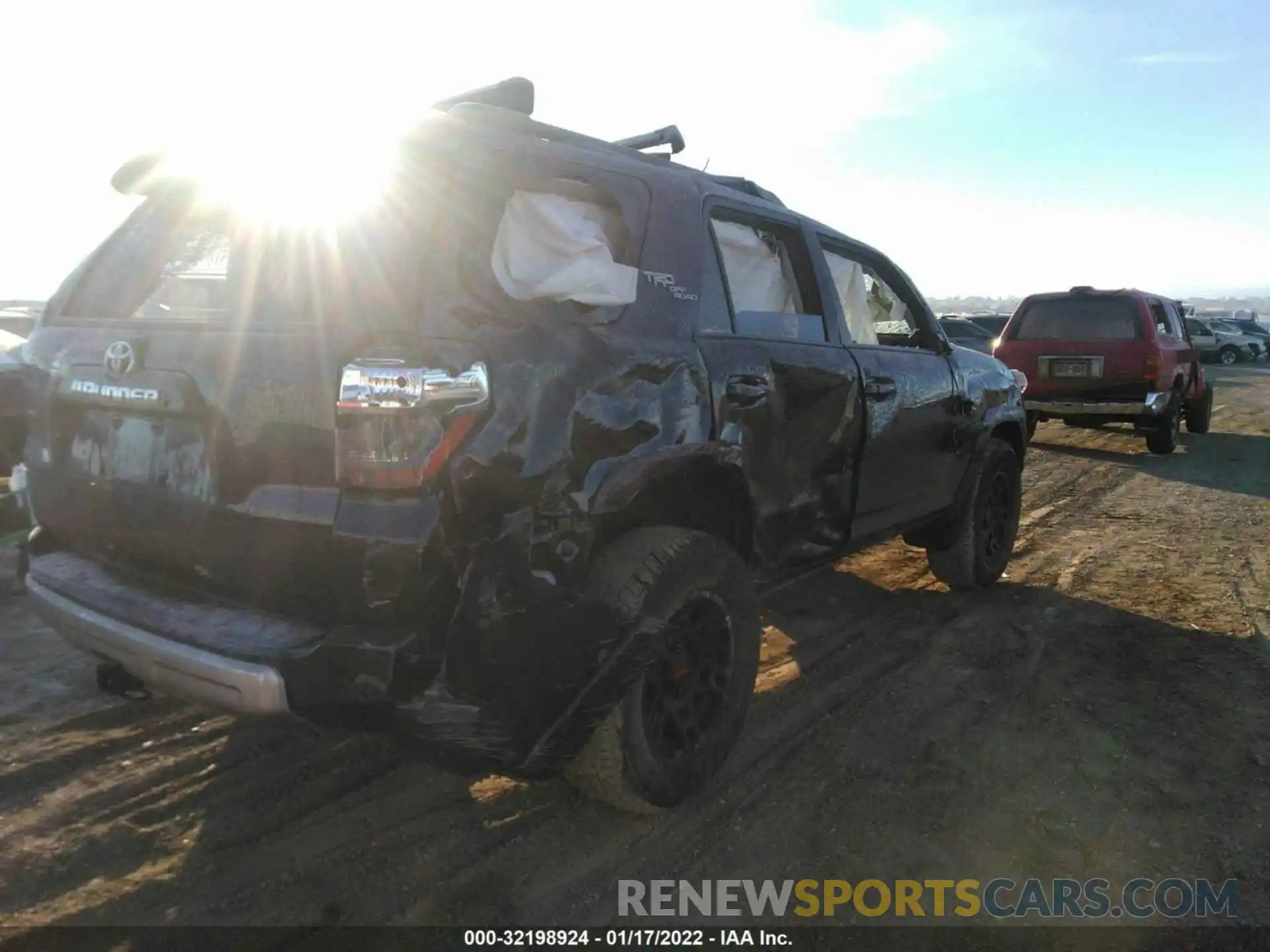 4 Photograph of a damaged car JTERU5JR4M5943485 TOYOTA 4RUNNER 2021