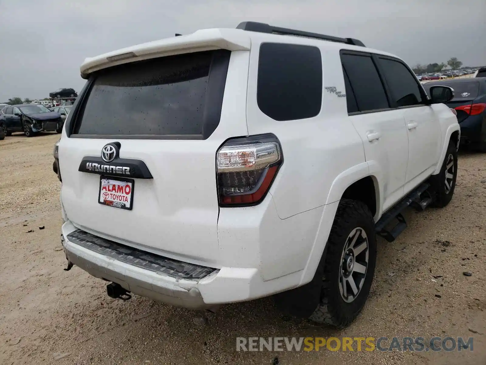 4 Photograph of a damaged car JTERU5JR4M5963901 TOYOTA 4RUNNER 2021