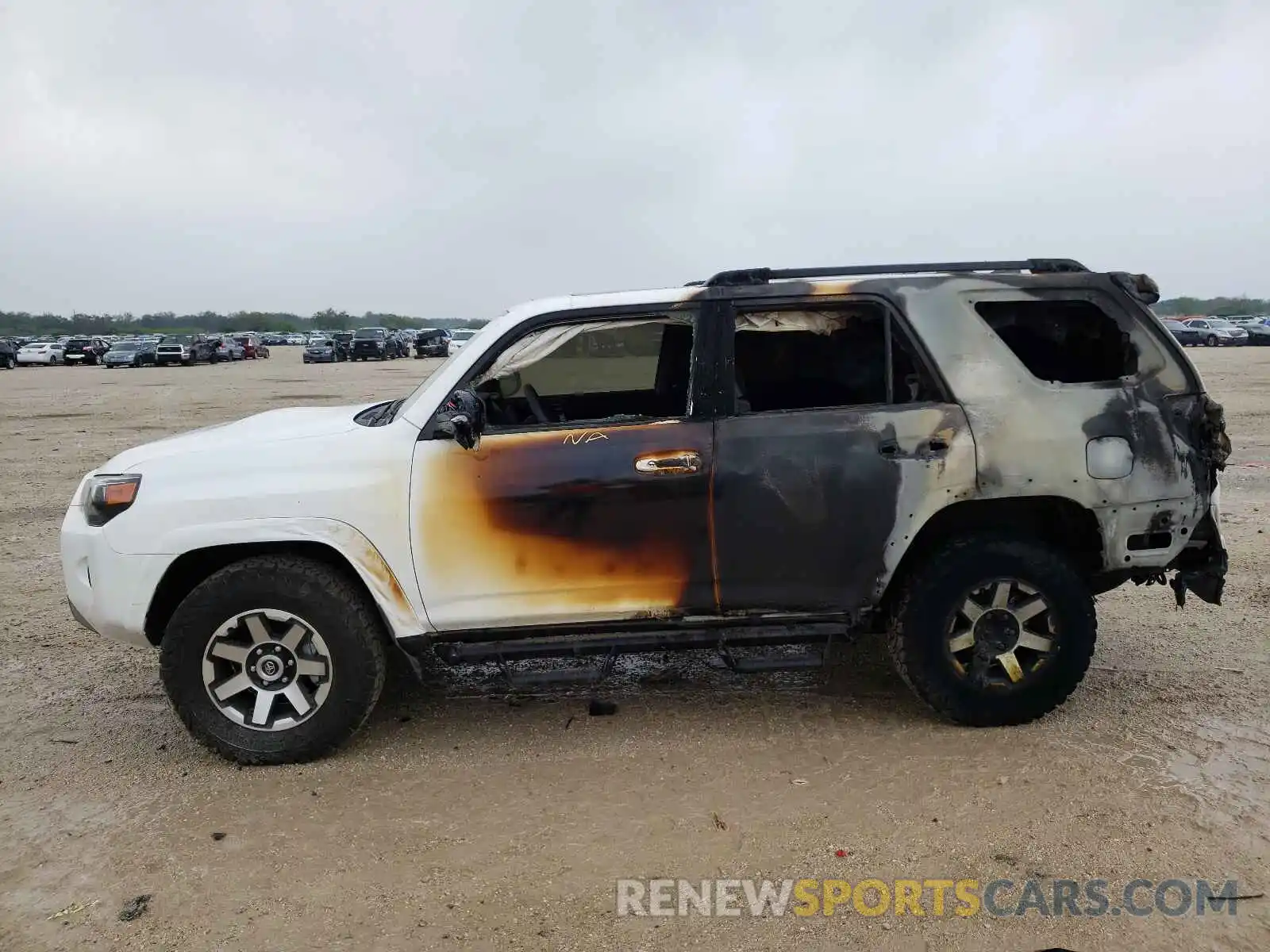 9 Photograph of a damaged car JTERU5JR4M5963901 TOYOTA 4RUNNER 2021