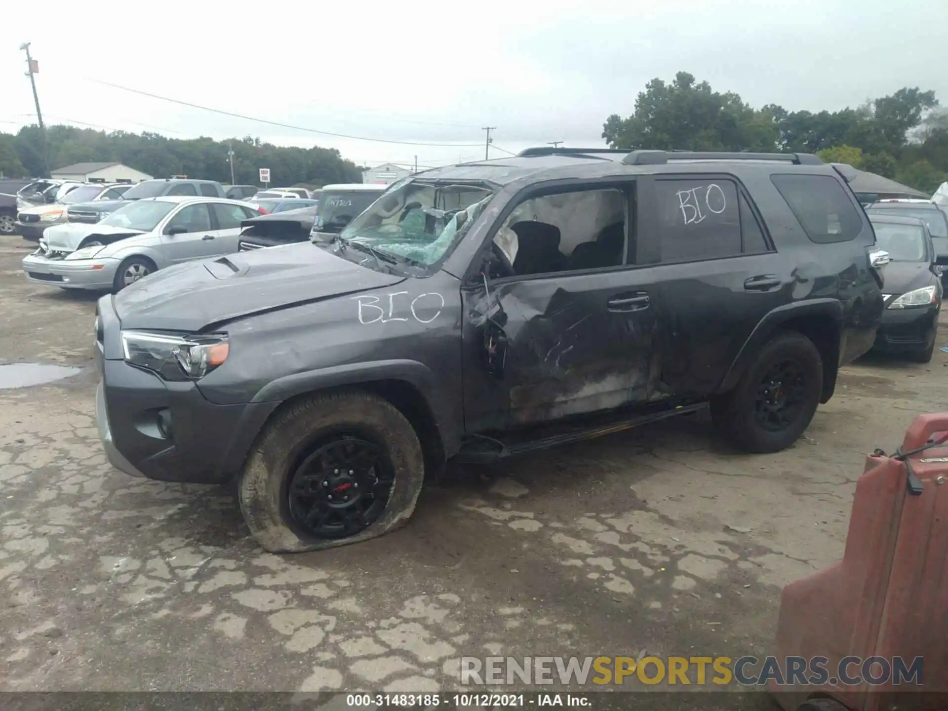 2 Photograph of a damaged car JTERU5JR5M5838471 TOYOTA 4RUNNER 2021