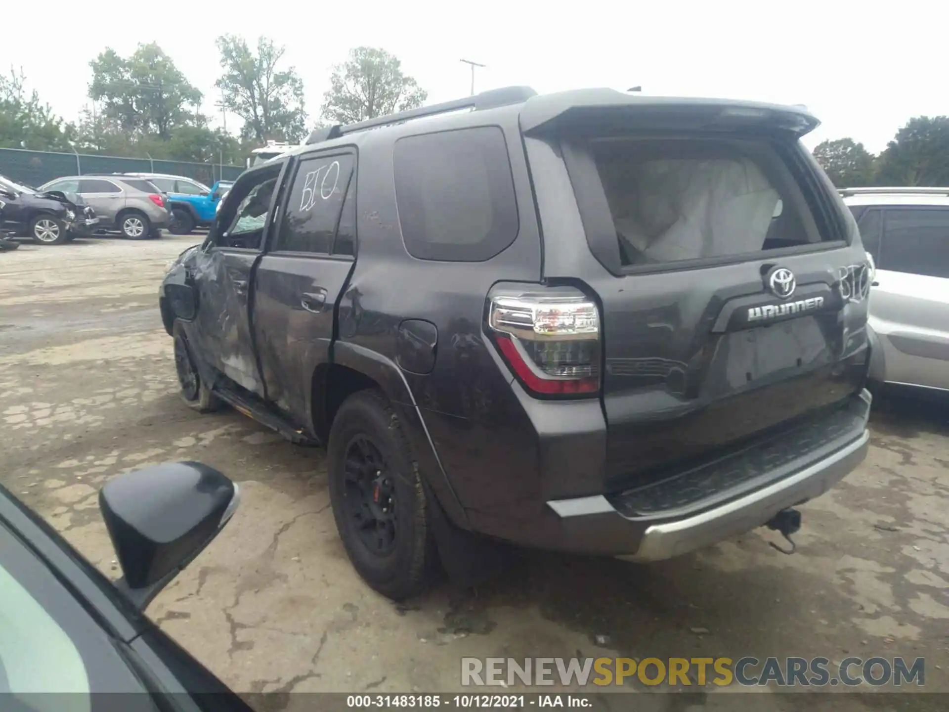 3 Photograph of a damaged car JTERU5JR5M5838471 TOYOTA 4RUNNER 2021