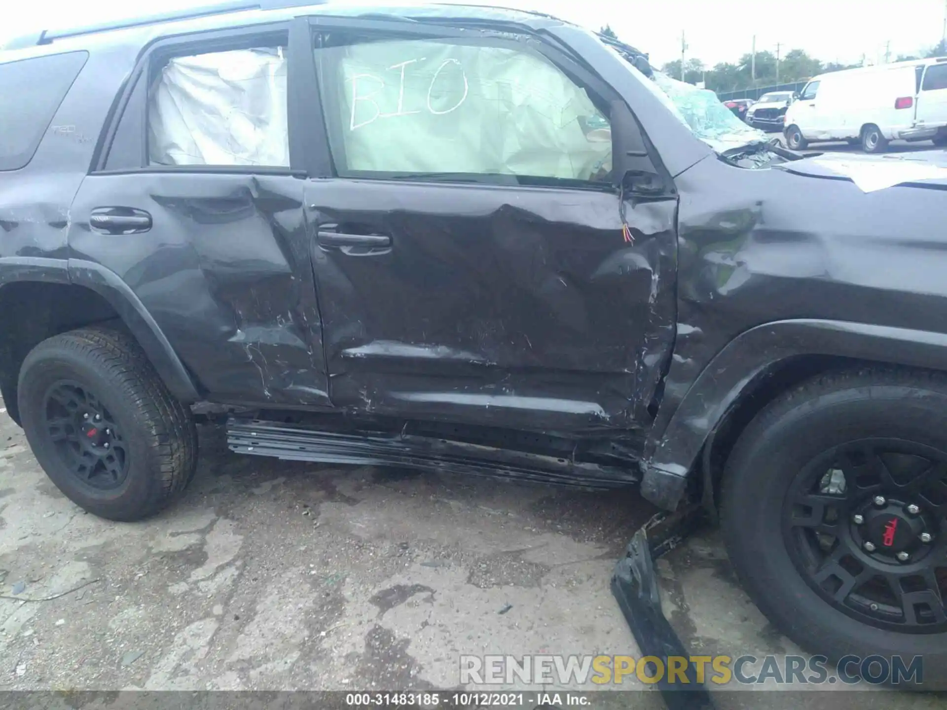 6 Photograph of a damaged car JTERU5JR5M5838471 TOYOTA 4RUNNER 2021