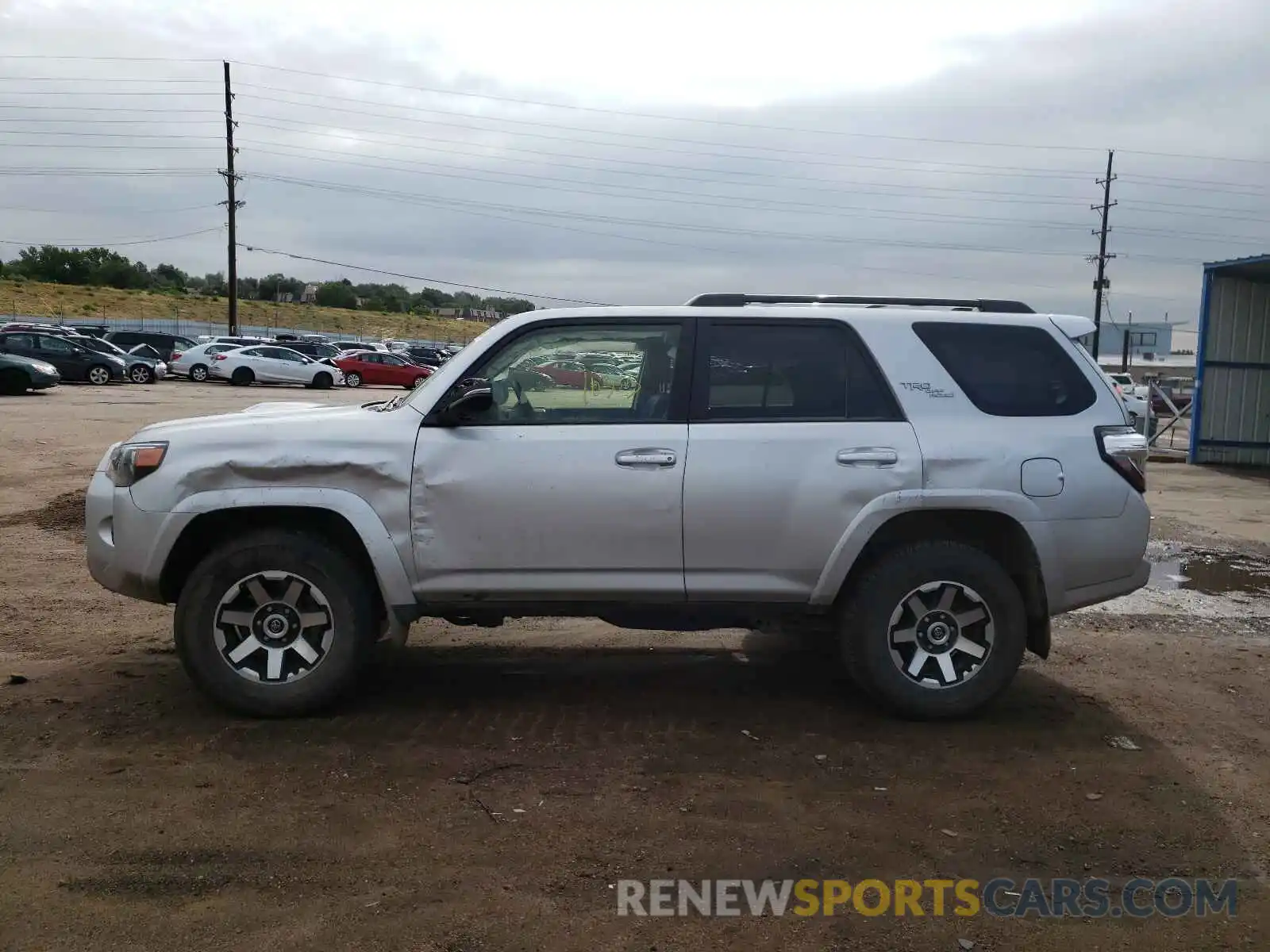 9 Photograph of a damaged car JTERU5JR5M5851625 TOYOTA 4RUNNER 2021