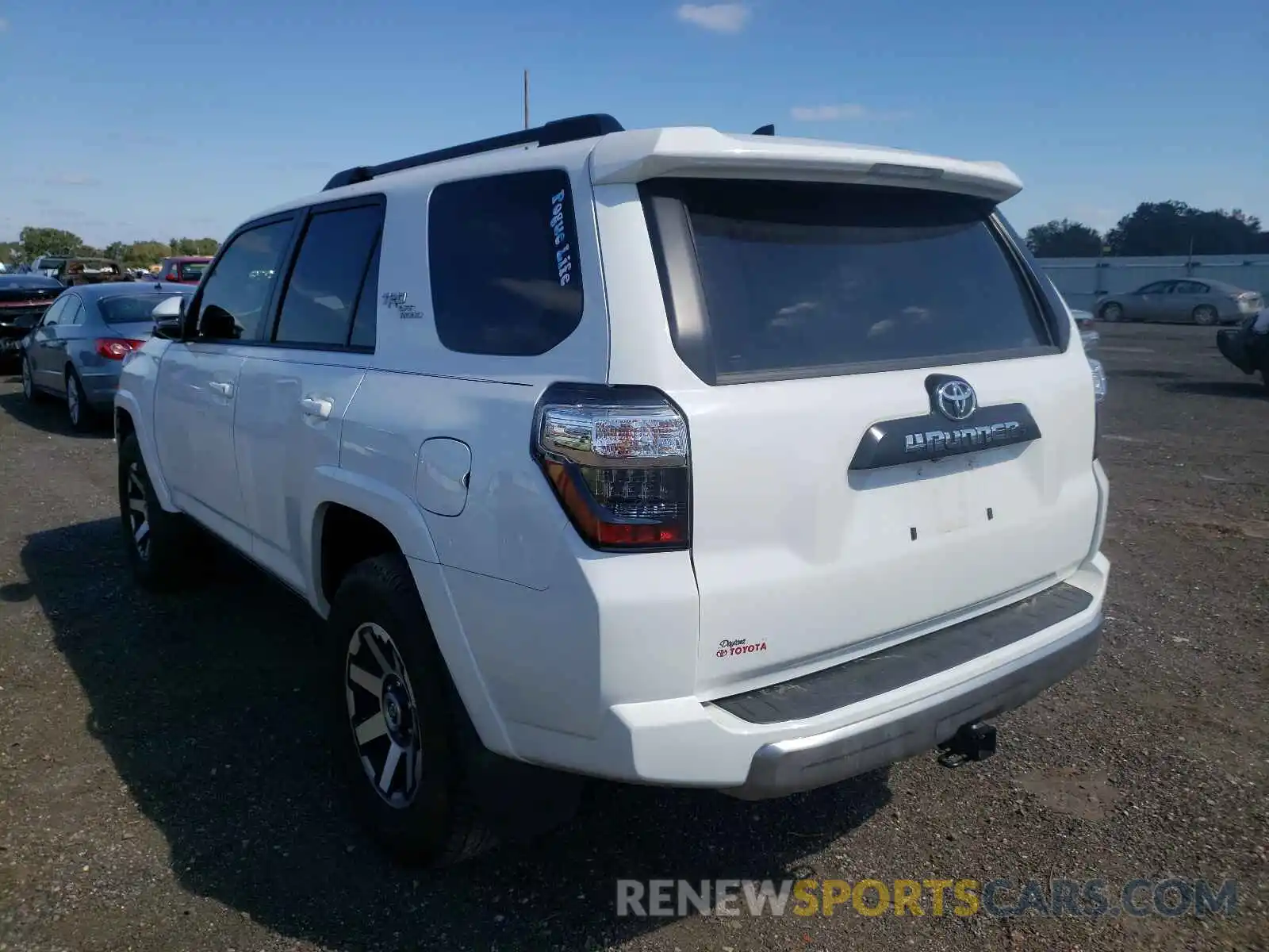 3 Photograph of a damaged car JTERU5JR5M5866092 TOYOTA 4RUNNER 2021