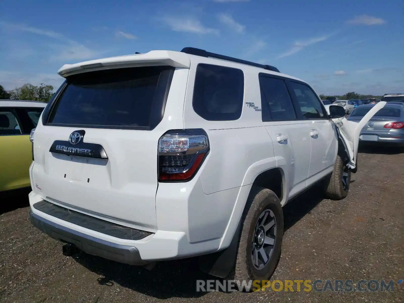 4 Photograph of a damaged car JTERU5JR5M5866092 TOYOTA 4RUNNER 2021