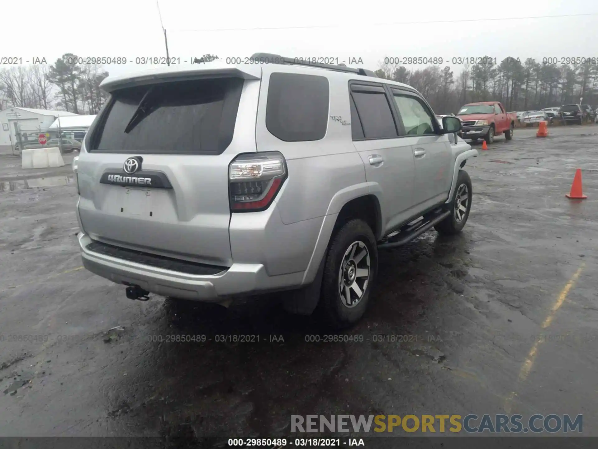 4 Photograph of a damaged car JTERU5JR5M5879411 TOYOTA 4RUNNER 2021