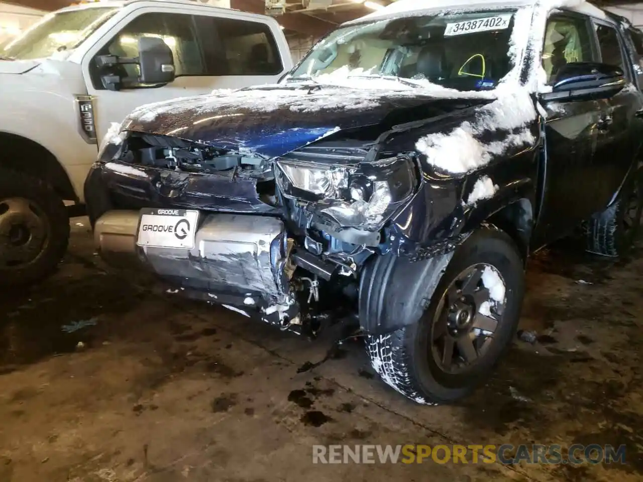 9 Photograph of a damaged car JTERU5JR5M5938554 TOYOTA 4RUNNER 2021