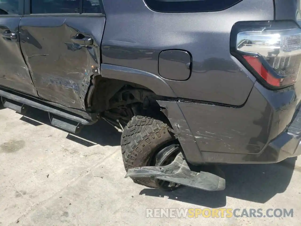 9 Photograph of a damaged car JTERU5JR5M5953801 TOYOTA 4RUNNER 2021