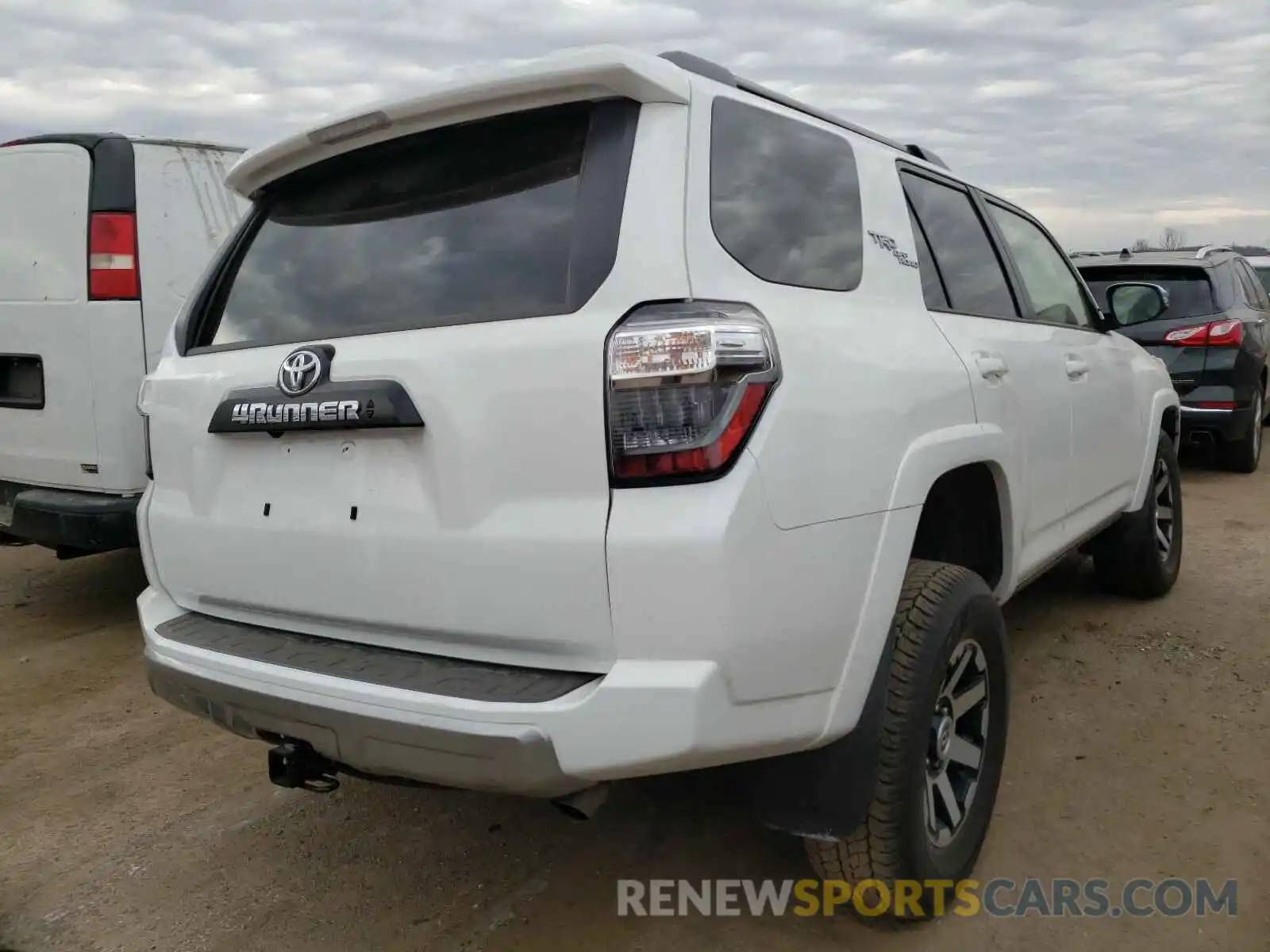 4 Photograph of a damaged car JTERU5JR6M5839421 TOYOTA 4RUNNER 2021