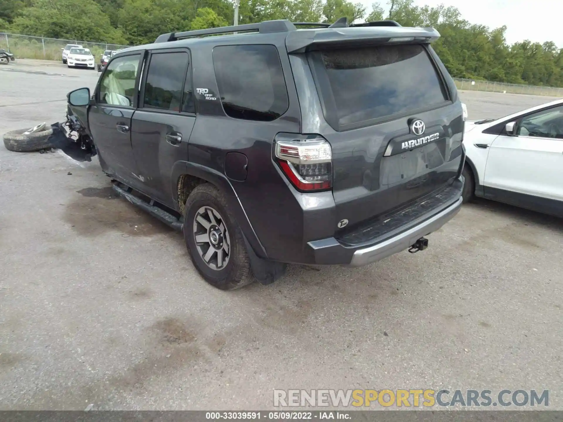 3 Photograph of a damaged car JTERU5JR6M5873634 TOYOTA 4RUNNER 2021