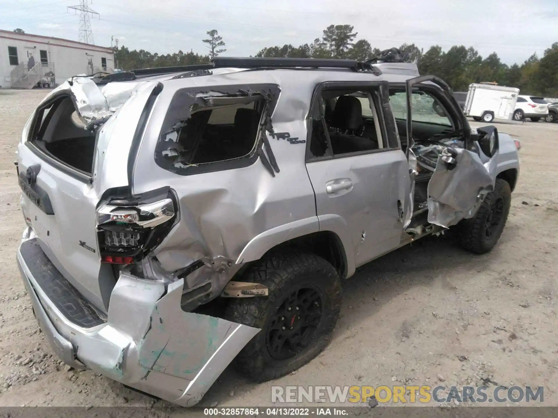 4 Photograph of a damaged car JTERU5JR6M5895519 TOYOTA 4RUNNER 2021