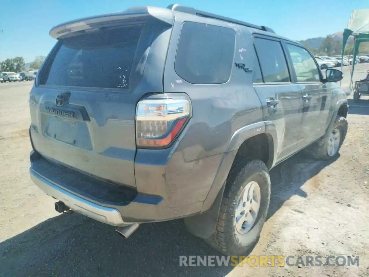 4 Photograph of a damaged car JTERU5JR6M5913226 TOYOTA 4RUNNER 2021