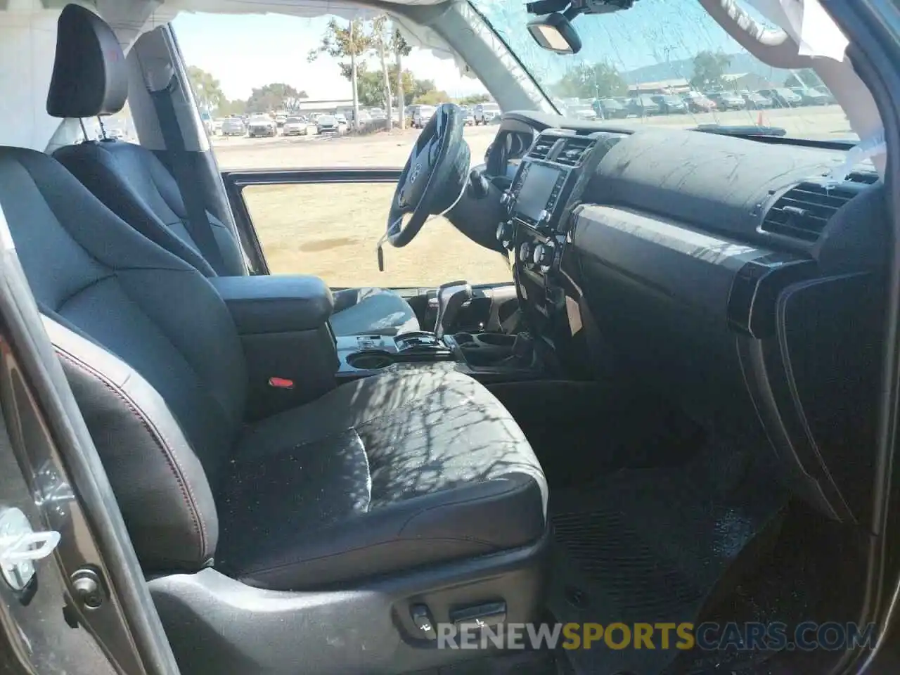 5 Photograph of a damaged car JTERU5JR6M5913226 TOYOTA 4RUNNER 2021