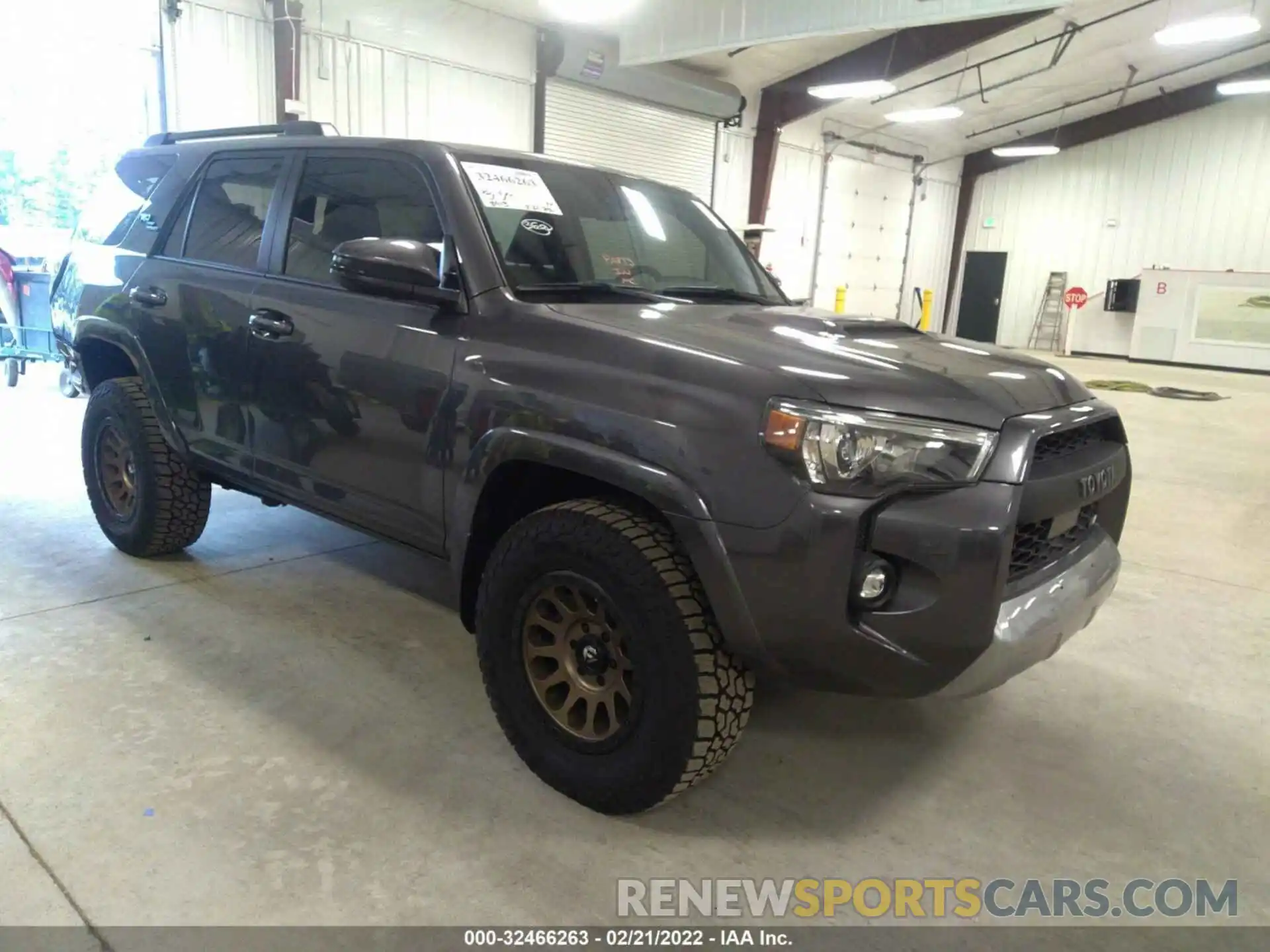 1 Photograph of a damaged car JTERU5JR6M5921004 TOYOTA 4RUNNER 2021