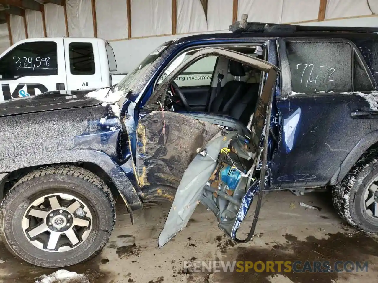 9 Photograph of a damaged car JTERU5JR6M5970221 TOYOTA 4RUNNER 2021