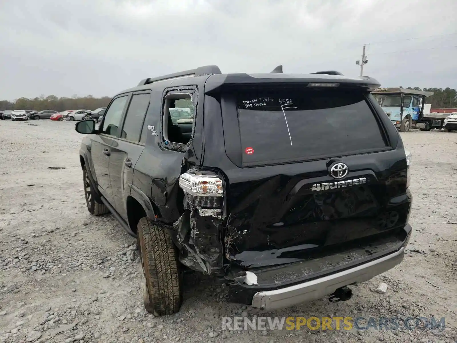 3 Photograph of a damaged car JTERU5JR7M5848547 TOYOTA 4RUNNER 2021