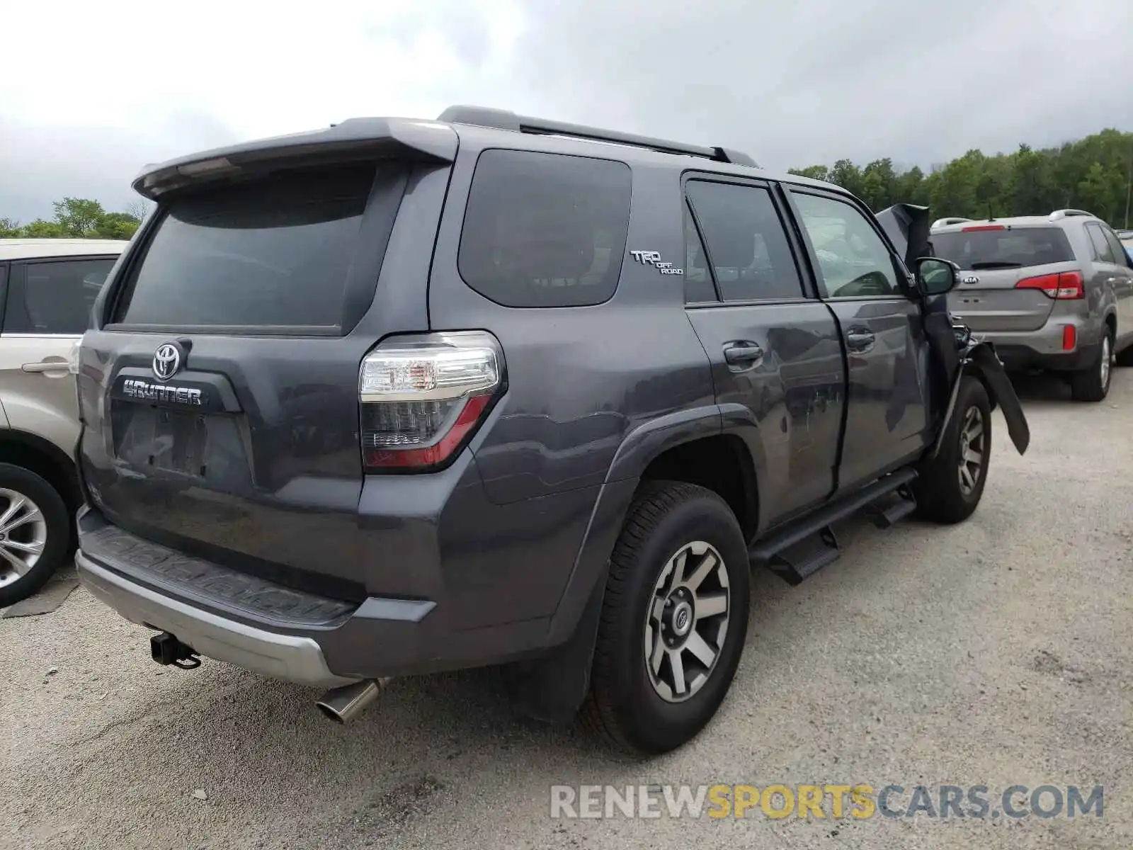 4 Photograph of a damaged car JTERU5JR7M5893780 TOYOTA 4RUNNER 2021