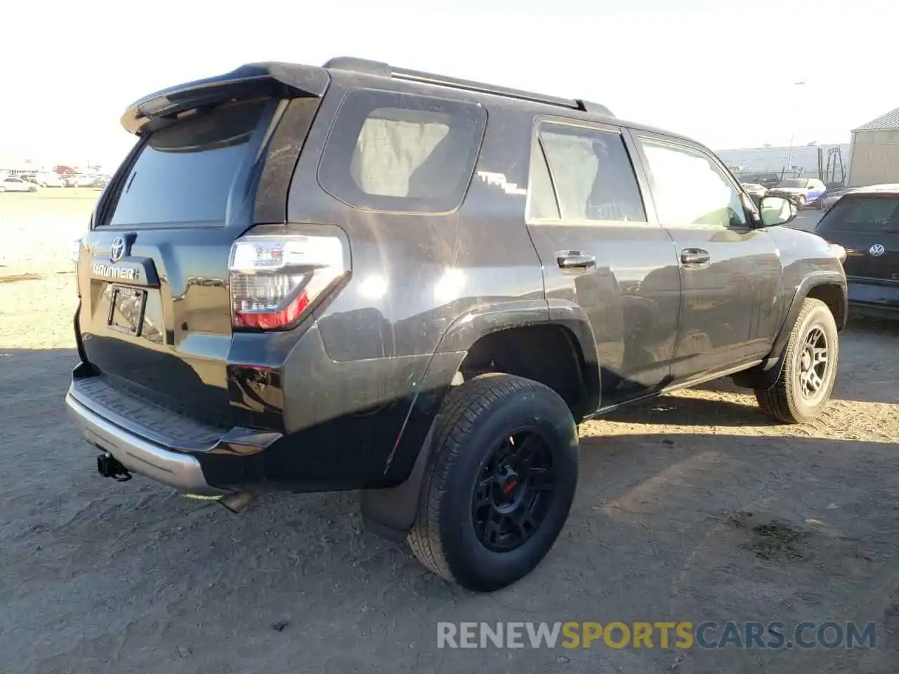 4 Photograph of a damaged car JTERU5JR7M5898865 TOYOTA 4RUNNER 2021