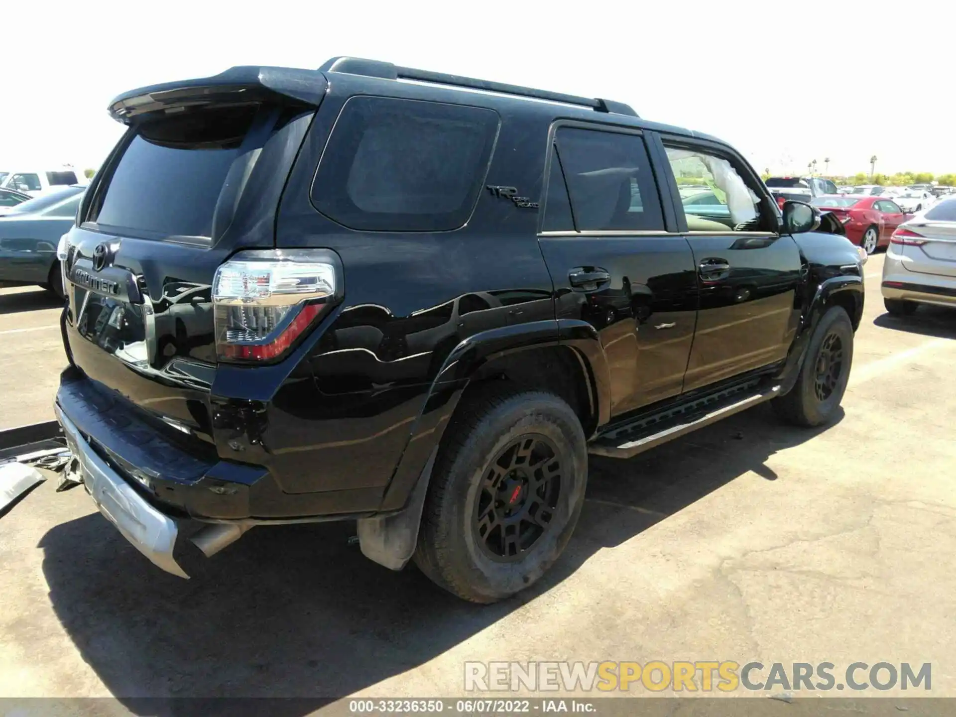 4 Photograph of a damaged car JTERU5JR7M5907192 TOYOTA 4RUNNER 2021