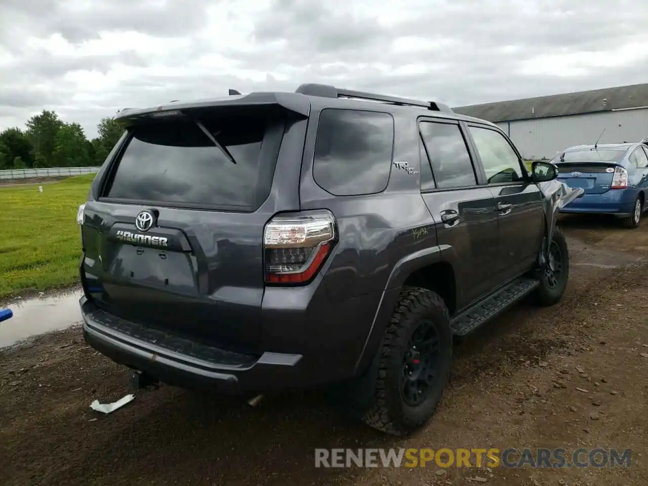 4 Photograph of a damaged car JTERU5JR7M5918614 TOYOTA 4RUNNER 2021